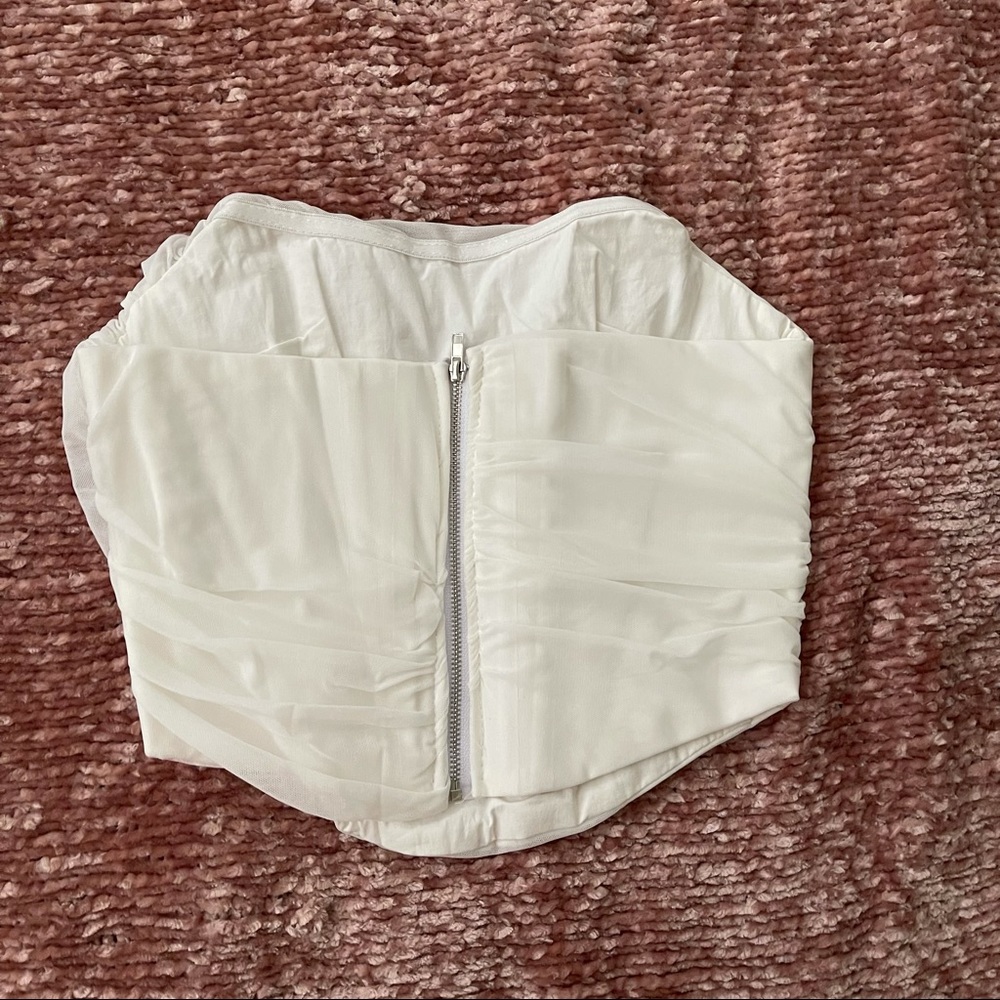 White corset - Picture 4 of 5